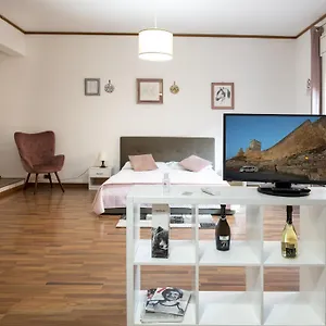 Doctor House Standard, & Luxury בית הארחה